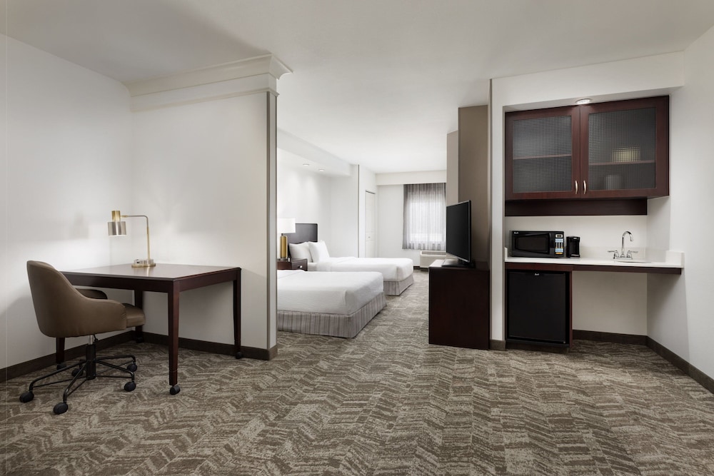Suite - Photo 9