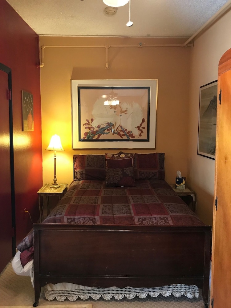 The Black Pearl Suite (3rd Floor) photo 3