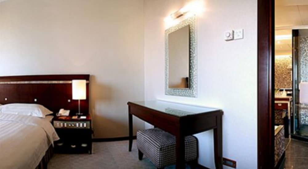 Deluxe Suite - Photo 5