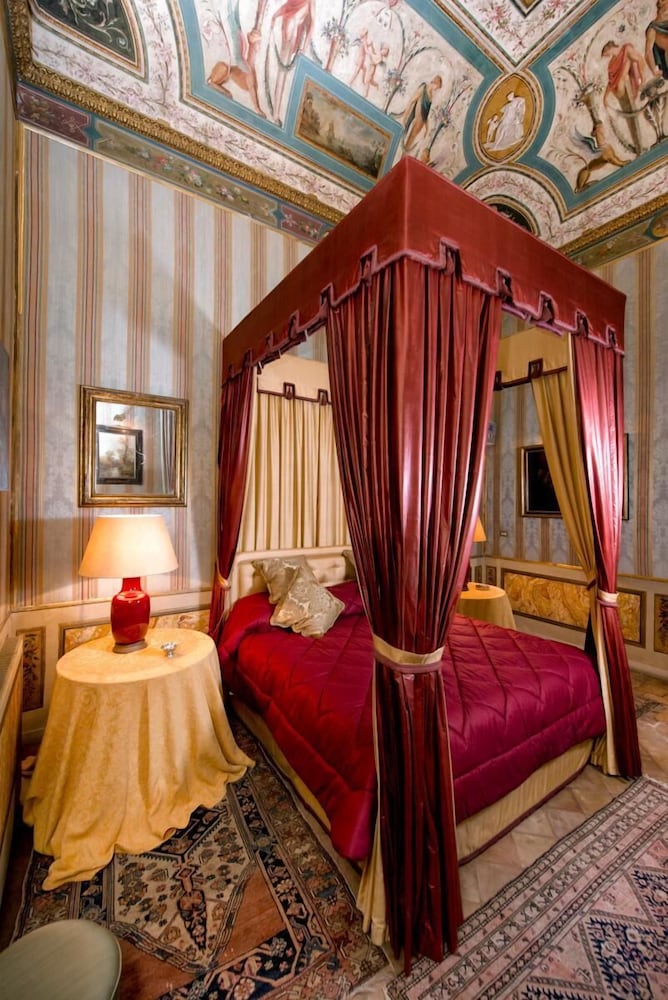 Luxury Suite, Bathtub, City View photo 1