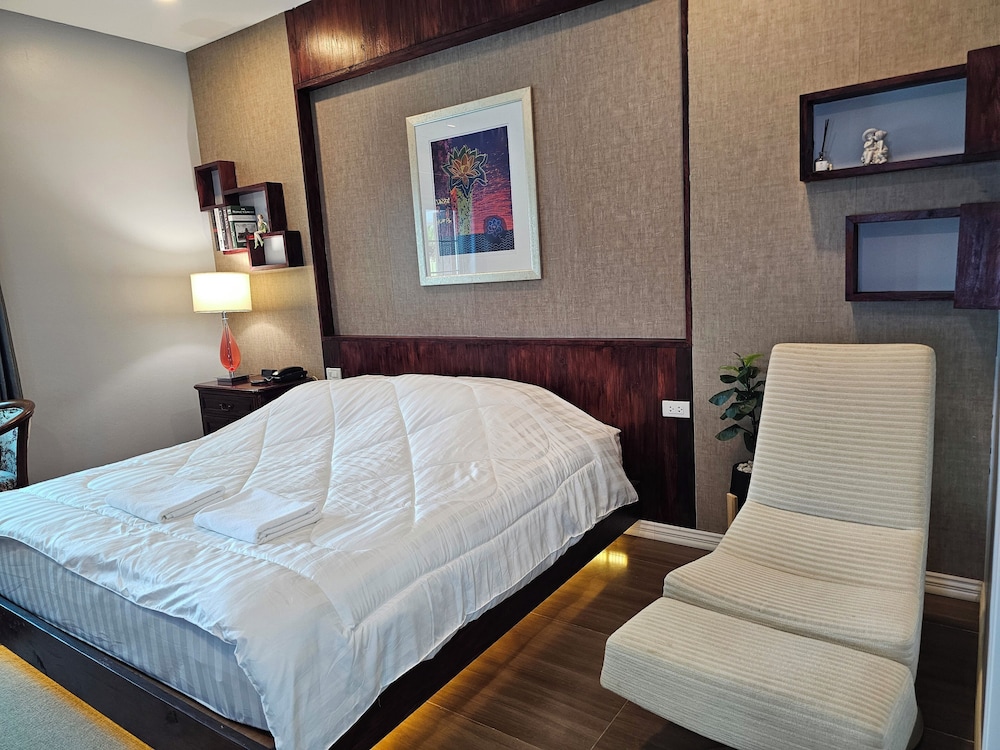 Deluxe Double Room, Balcony, Pool View photo 2