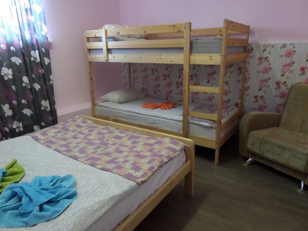 Family Room, Shared Bathroom (№3)