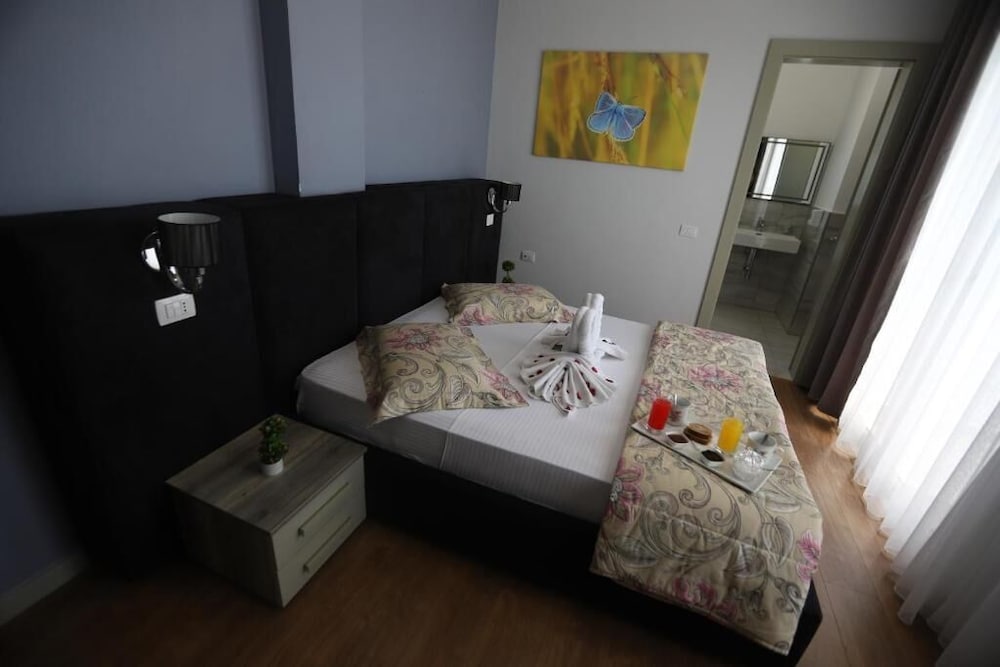 Basic Double Room, 1 Double Bed, Non Smoking, Pool View