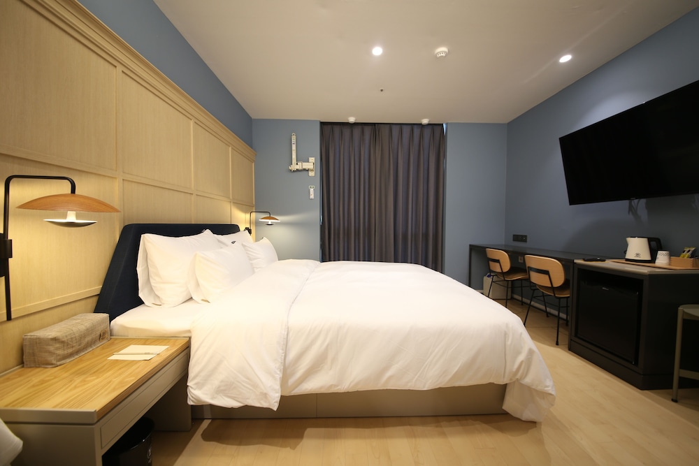 Standard Double Room - Photo 9