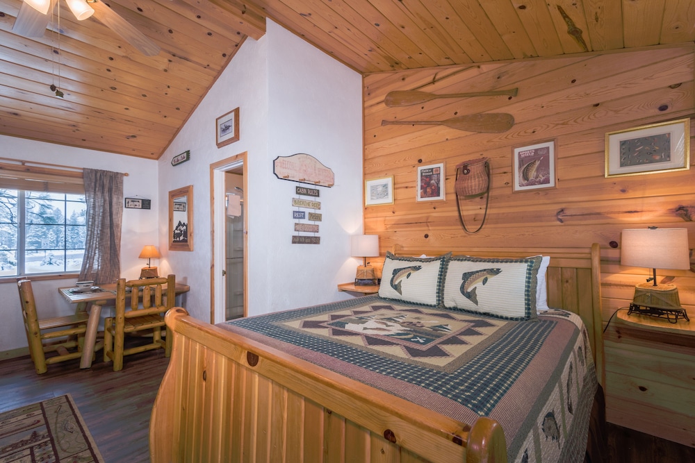 Standard Cabin, 1 Queen Bed, Non Smoking (Angler Room)