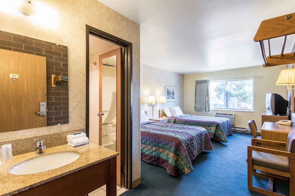 Standard Room, 2 Double Beds, Non Smoking - Photo 2
