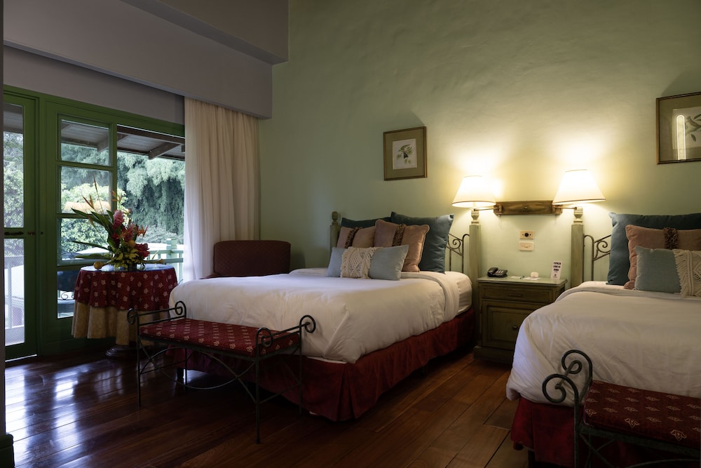 Deluxe Room, 2 Queen Beds photo 3