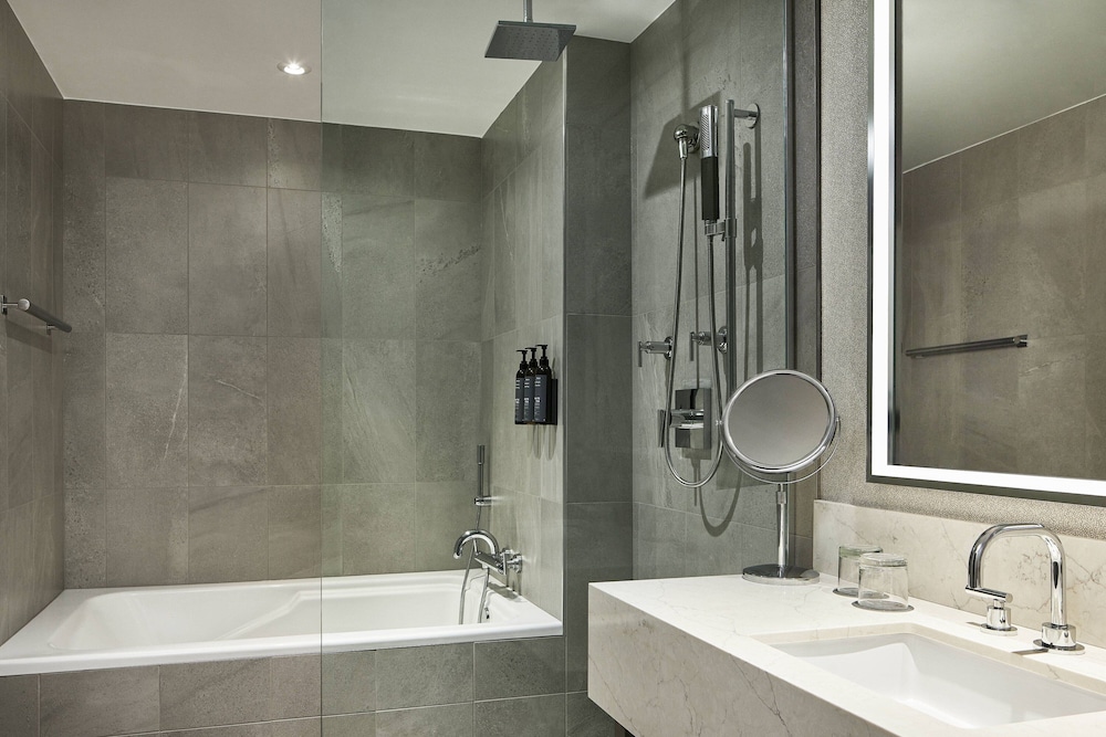Deluxe Room, 2 Queen Beds (Mobility Accessible, Tub) - Photo 4