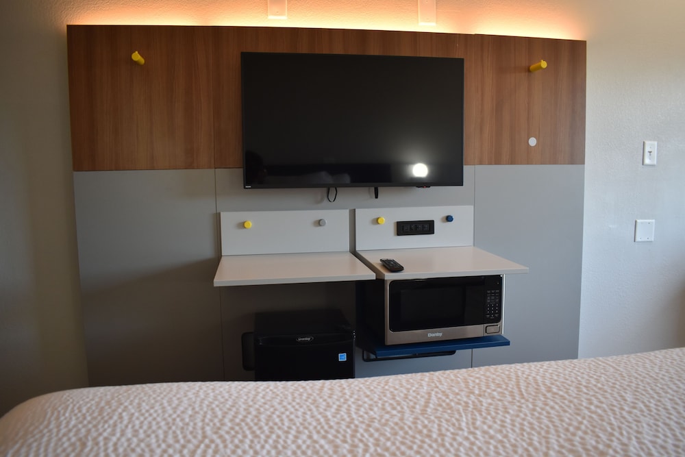 Deluxe Room, 1 Queen Bed, Non Smoking - Photo 1
