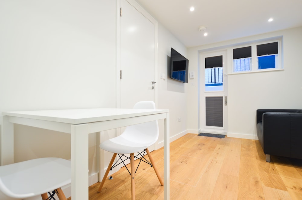 Lower Ground Floor One Bedroom photo 2