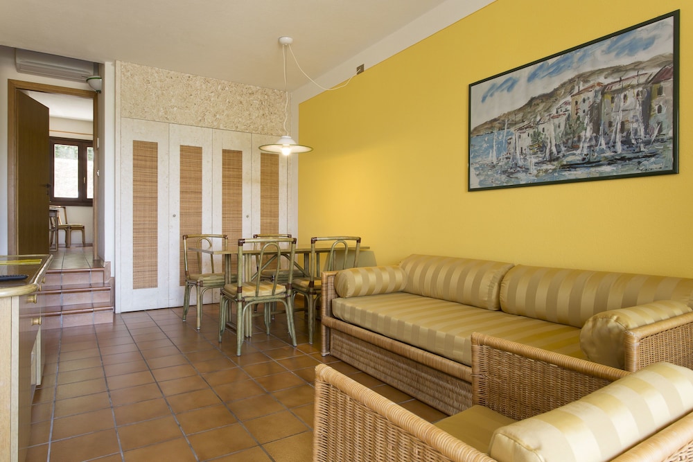 Apartment, 2 Bedrooms, Kitchenette, Lake View - Photo 11