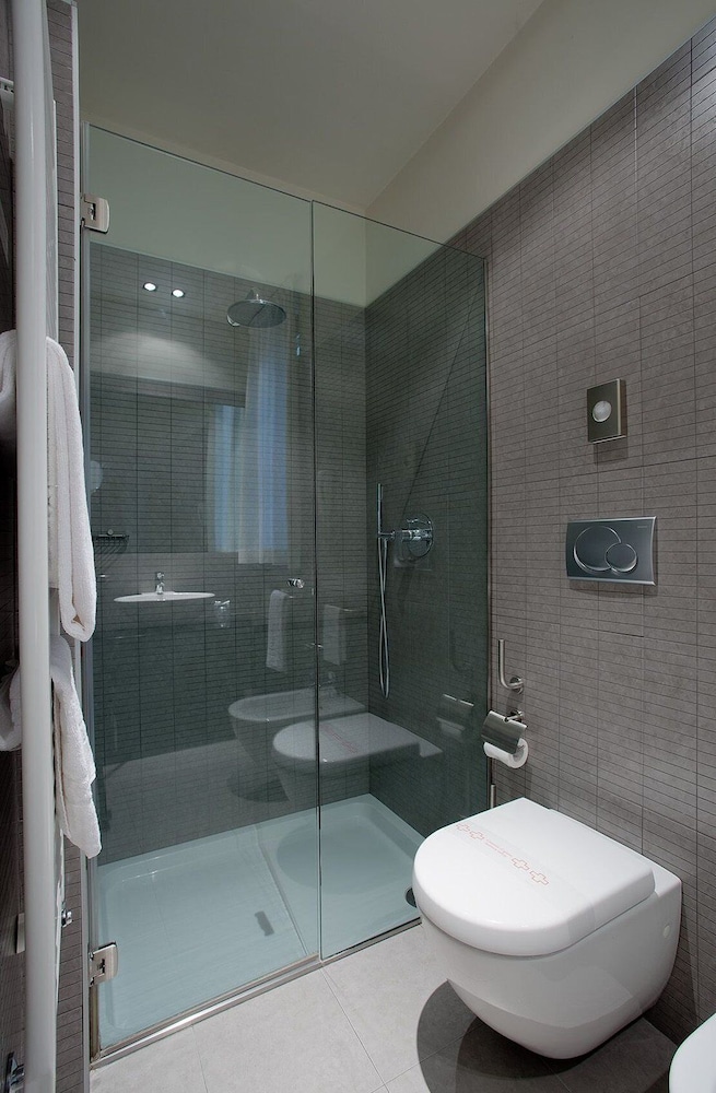 Standard Double or Twin Room - Photo 4