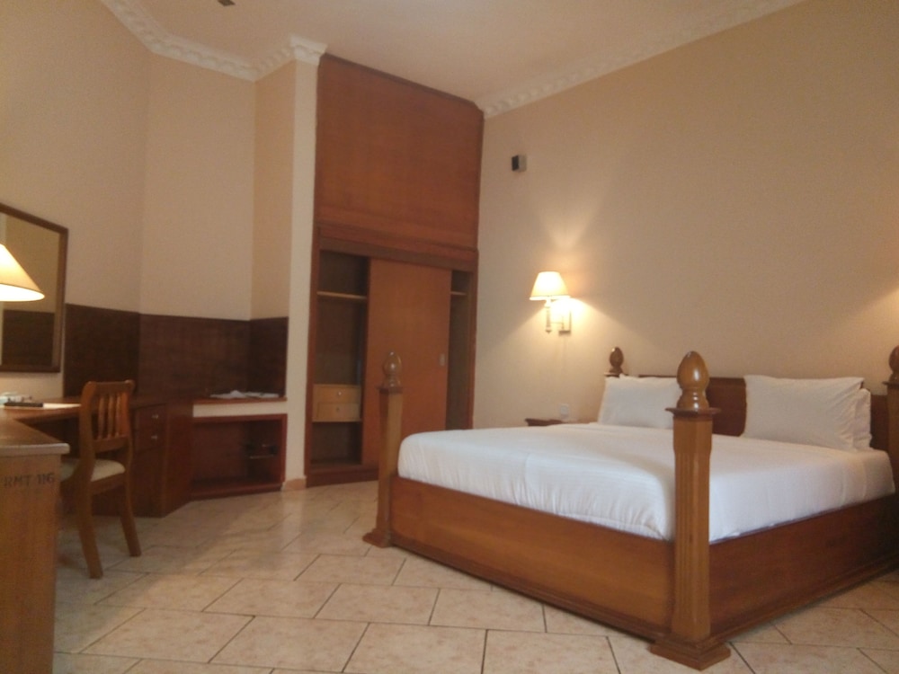 Suite (Ambassadorial Suite ) photo 2