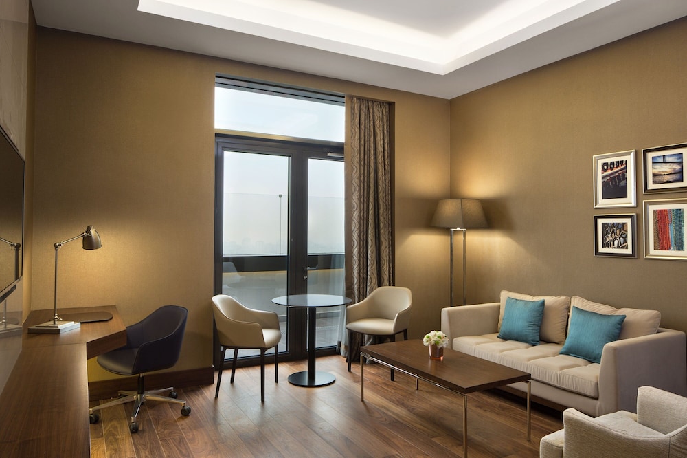 Club Suite, 1 King Bed, Terrace