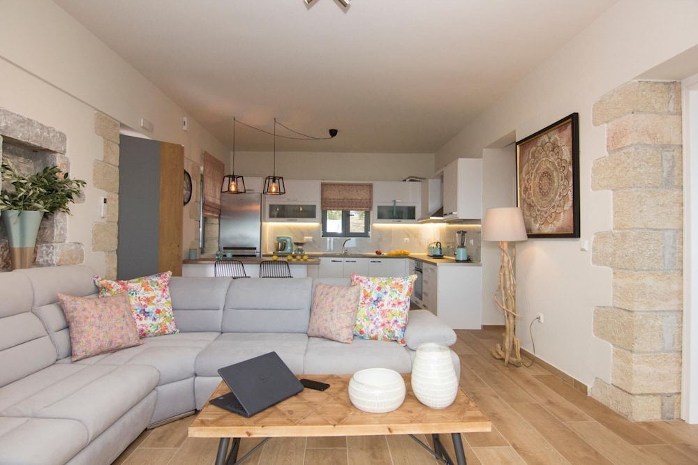 Villa photo 1