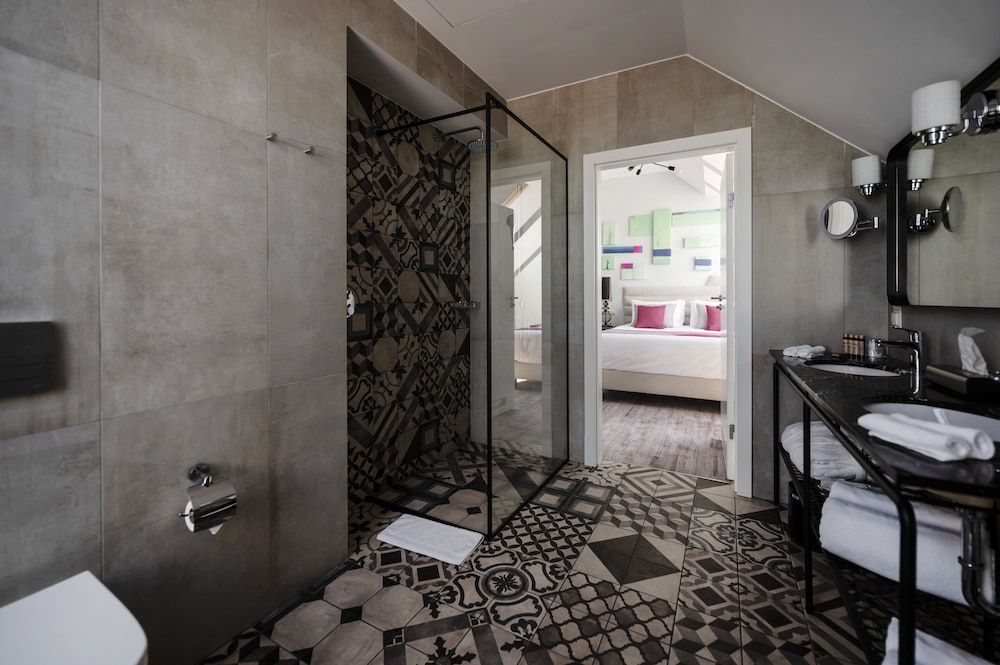 Suite, 1 Bedroom photo 2