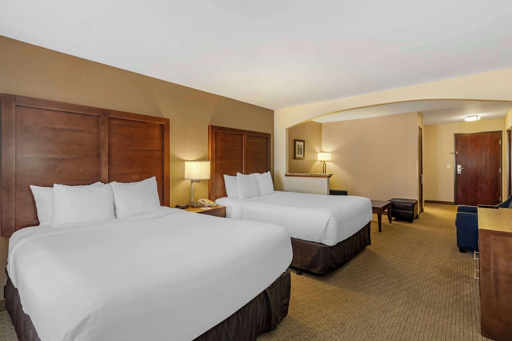 Suite, 2 Queen Beds, Non Smoking - Photo 1