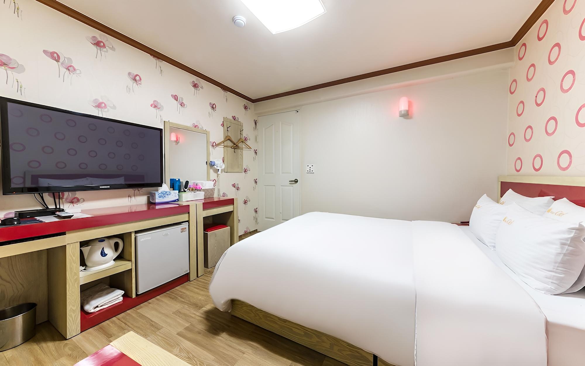 Room (Standard Room) - Photo 4