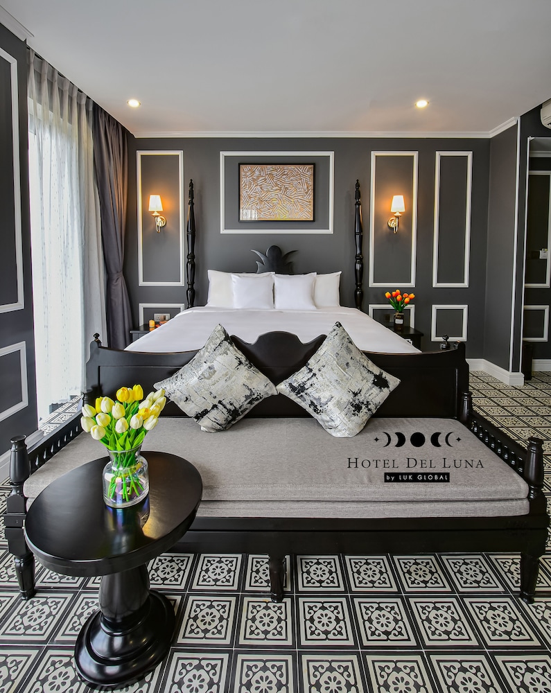 Junior Suite with Balcony - Photo 10