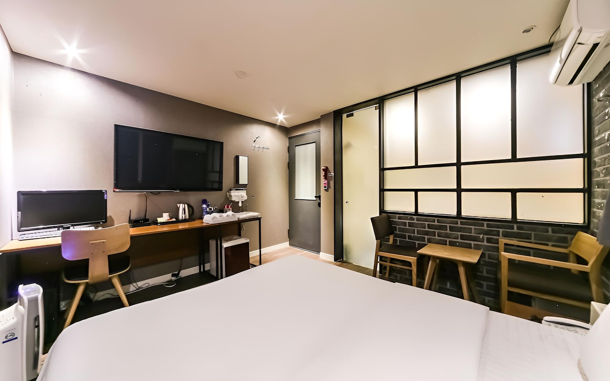 Room (Standard (breakfast provided (toast/c) - Photo 8