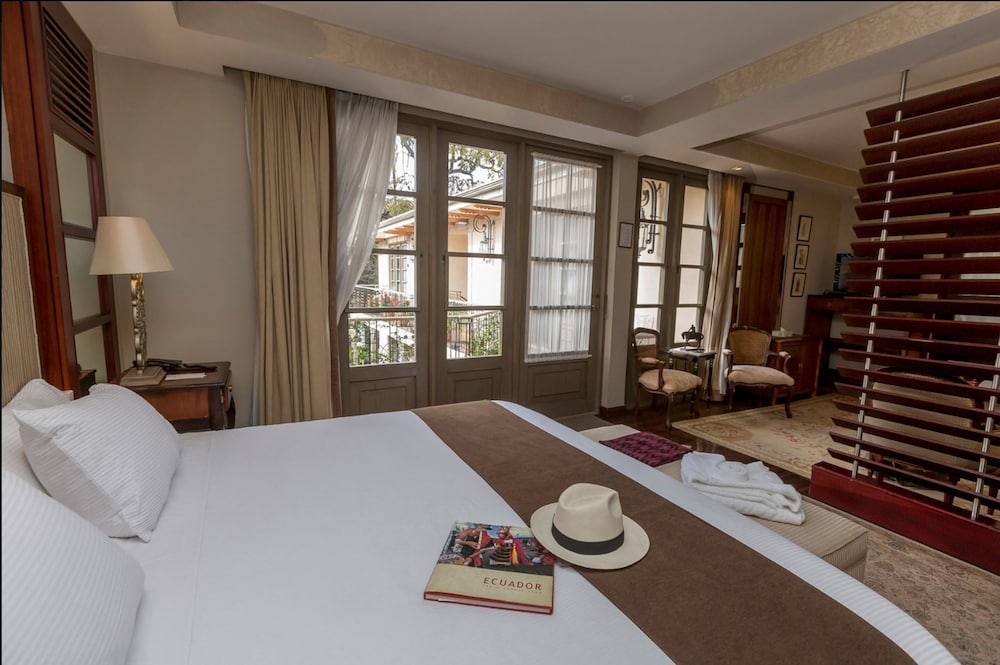 Deluxe Suite, 1 King Bed with Sofa bed photo 1