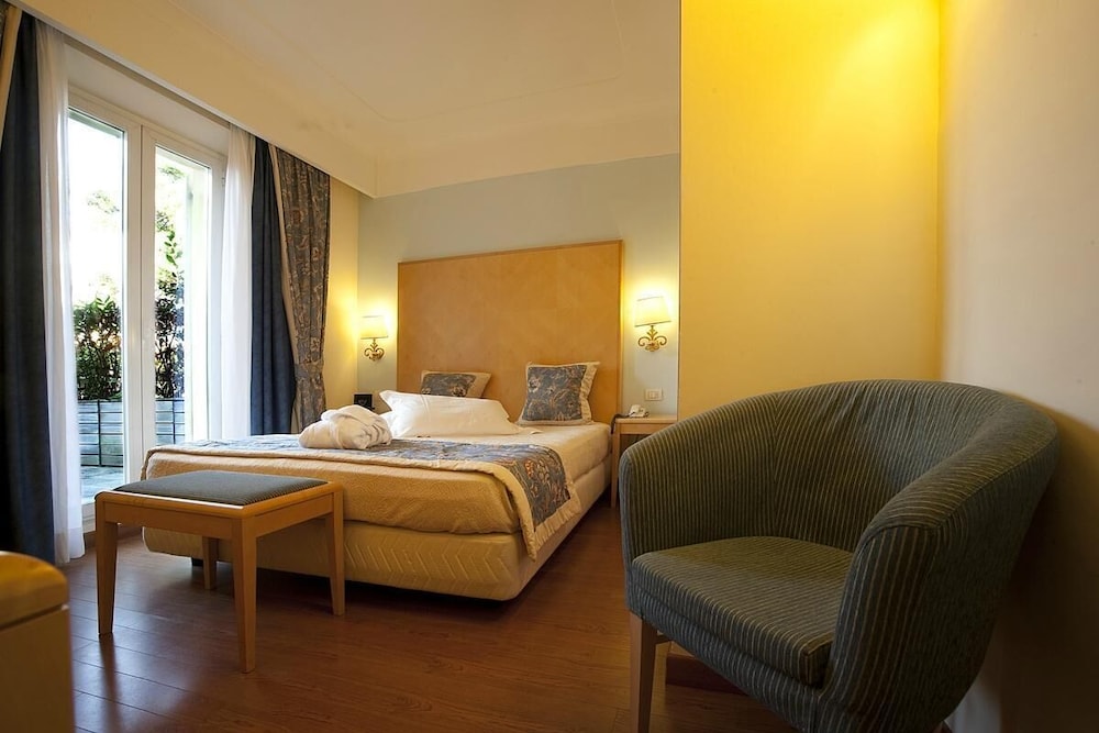 Basic Triple Room photo 2