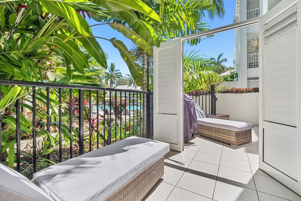 Ground Floor Retro 2 Bedroom with great pool access (331314)