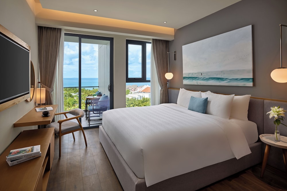 Superior Suite, Balcony (2 King Bed) - Photo 2