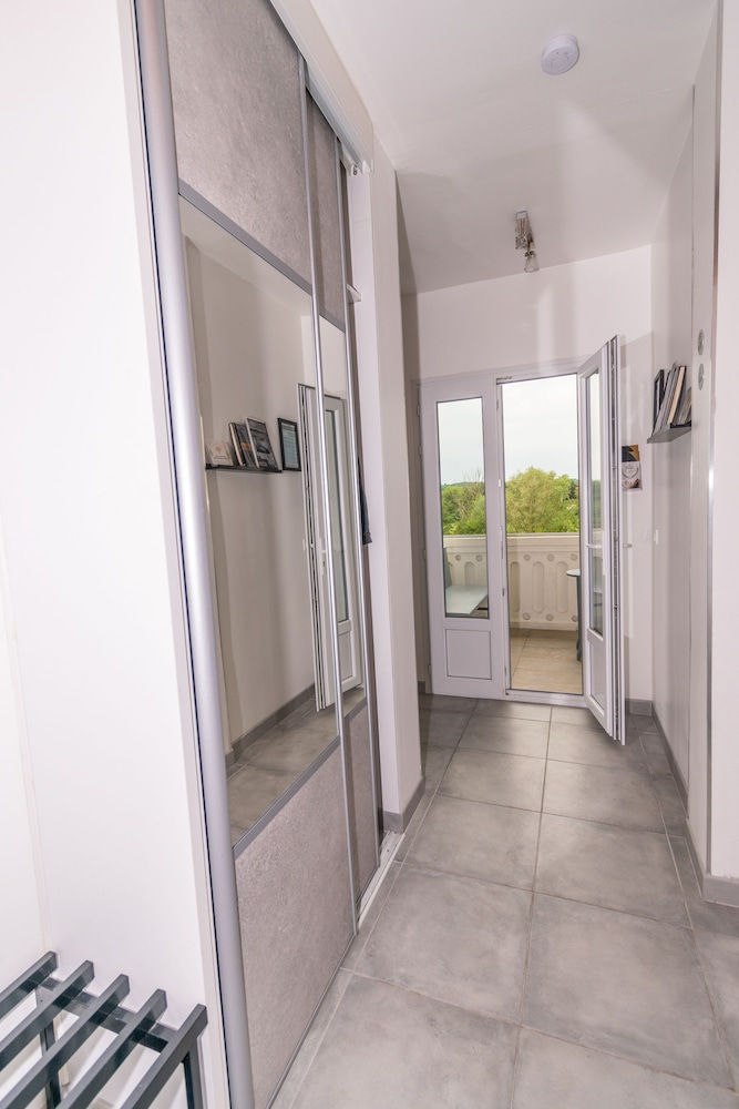 Modern Traveler Apartment - Photo 8