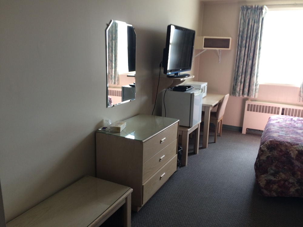 Standard Room, 1 Queen Bed photo 2