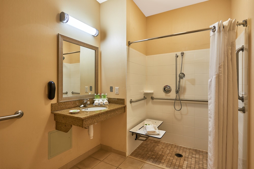 Suite, 2 Queen Beds, Accessible (Mobility Tub) - Photo 5
