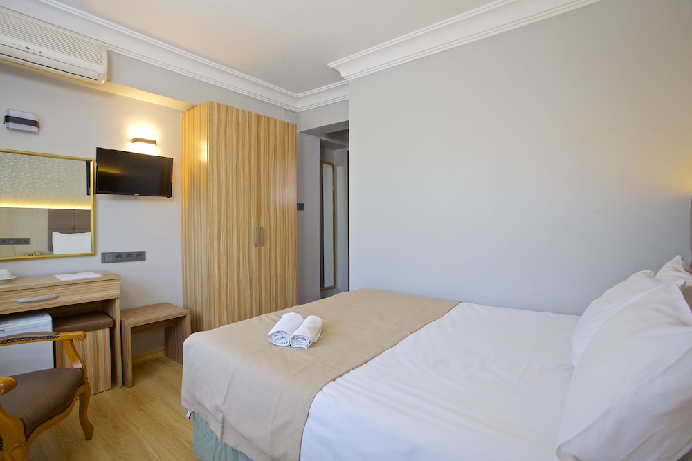 Standard Double or Twin Room photo 3
