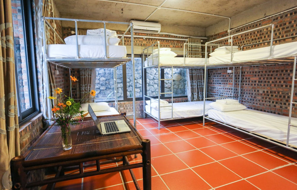 Bed in 10-bed Mixed Dormitory photo 1