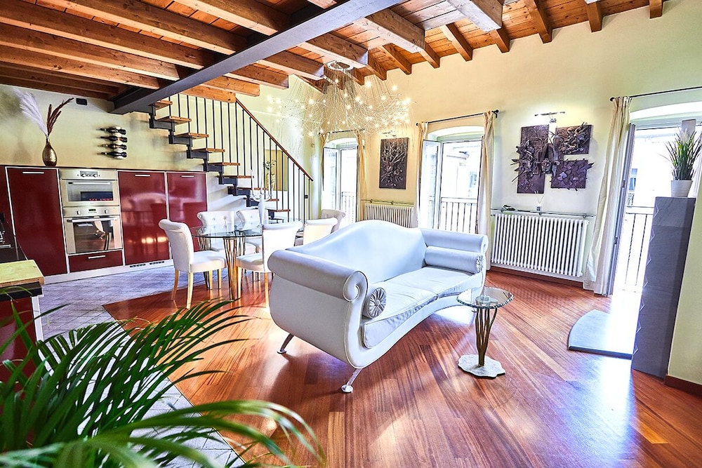 Luxury Penthouse, City View