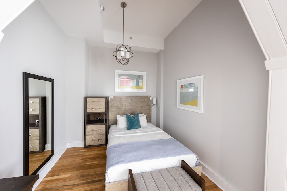 Deluxe Room, 1 Queen Bed, Accessible