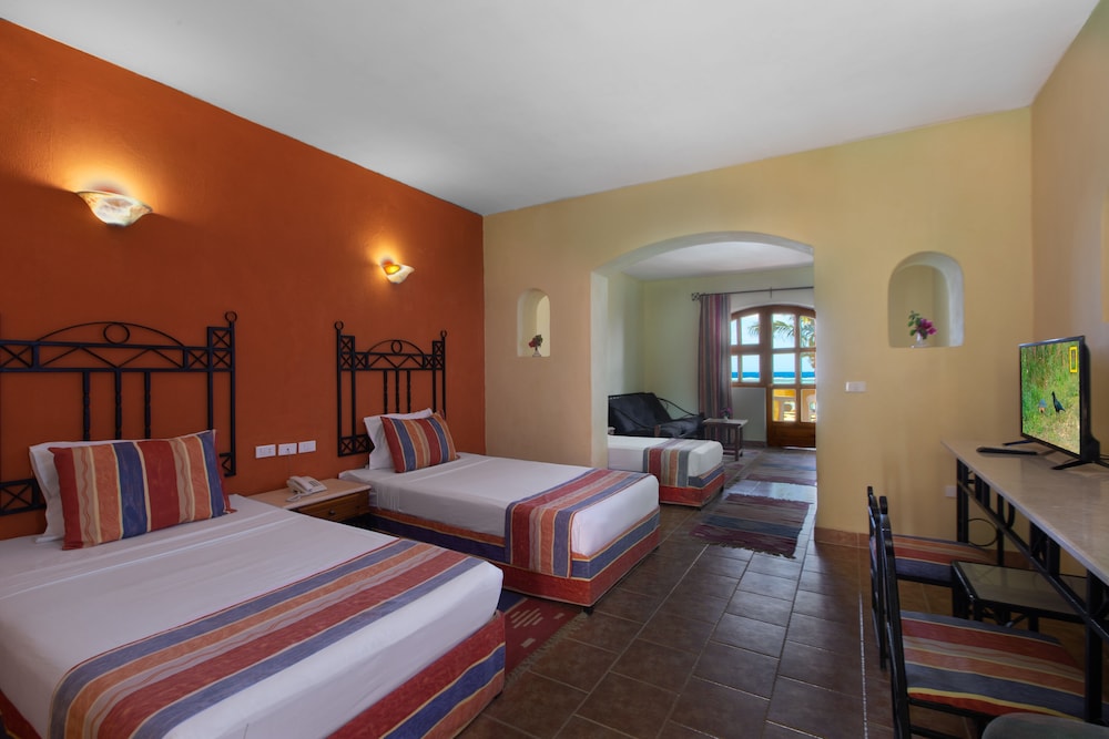 Standard Room, Pool View photo 3