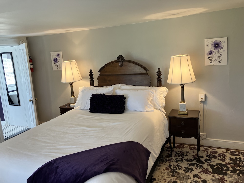 1873 Terrill Room photo 2