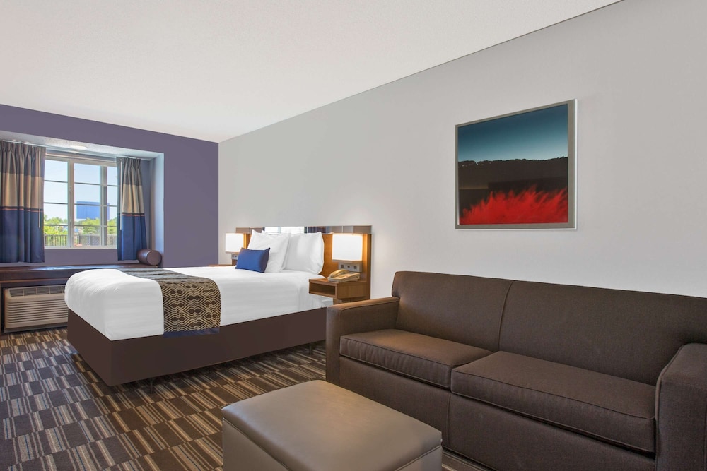 Suite, 1 Queen Bed with Sofa bed, Accessible, Non Smoking - Photo 1