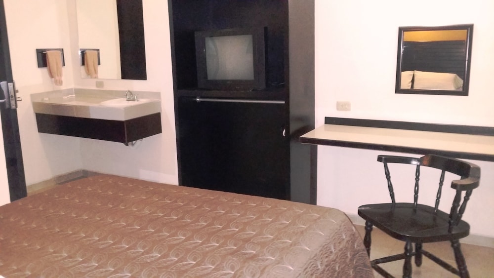 Basic Single Room, 1 Double Bed photo 3