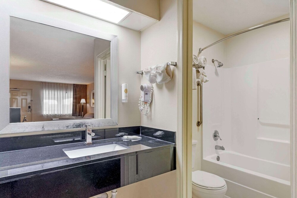 Suite, Multiple Beds, Non Smoking photo 3