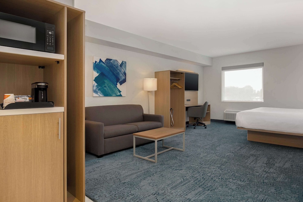 Suite, 1 King Bed with Sofa bed, Non Smoking