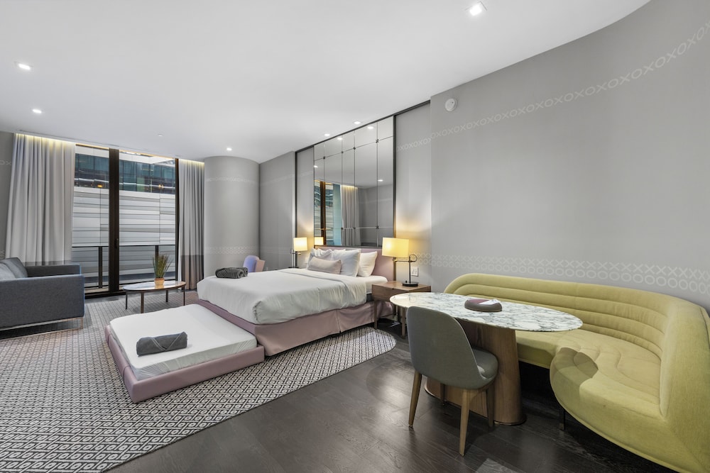 Luxury Studio Suite, Multiple Beds, Balcony, City View photo 1