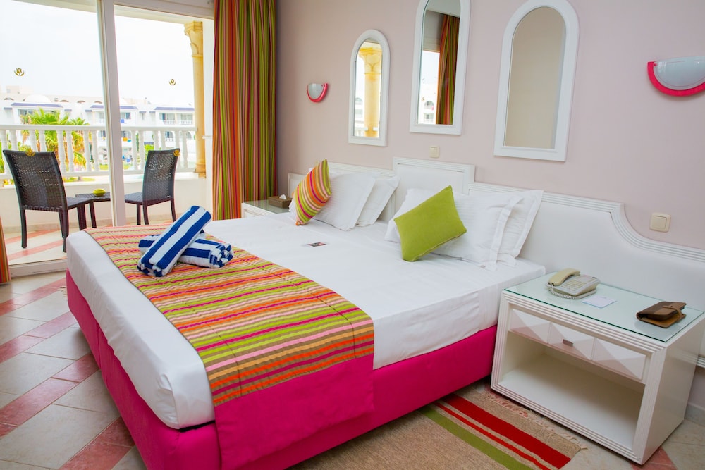 Standard Room, Multiple Beds, Balcony, Sea View - Photo 11