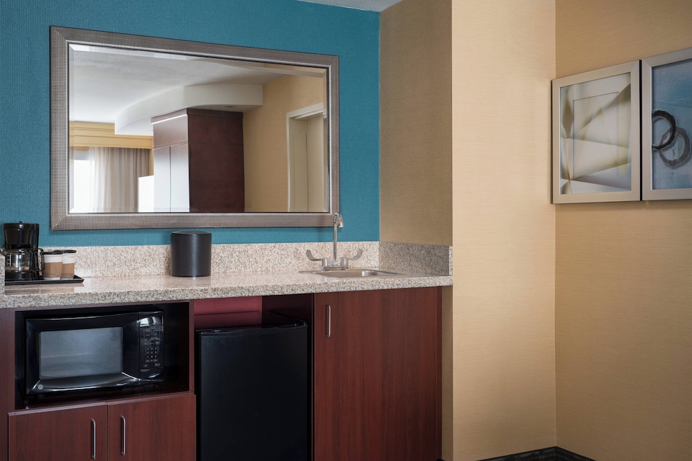 Suite, 1 Bedroom - Photo 3
