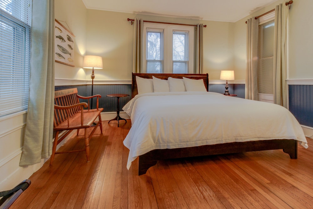 Deluxe Room, 1 King Bed (Parlor Room) photo 1