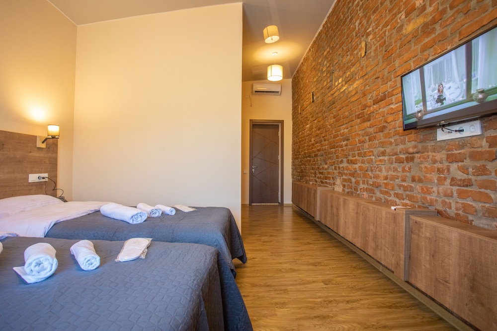 Standard Double or Twin Room, Mountain View (302) photo 3