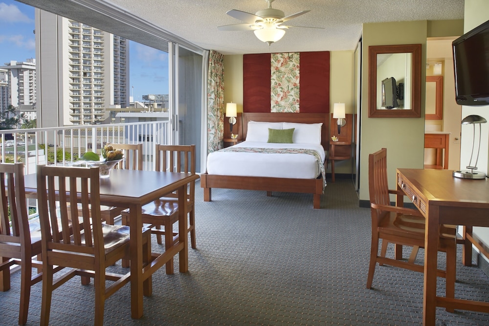 Studio Suite (1 Queen Bed)