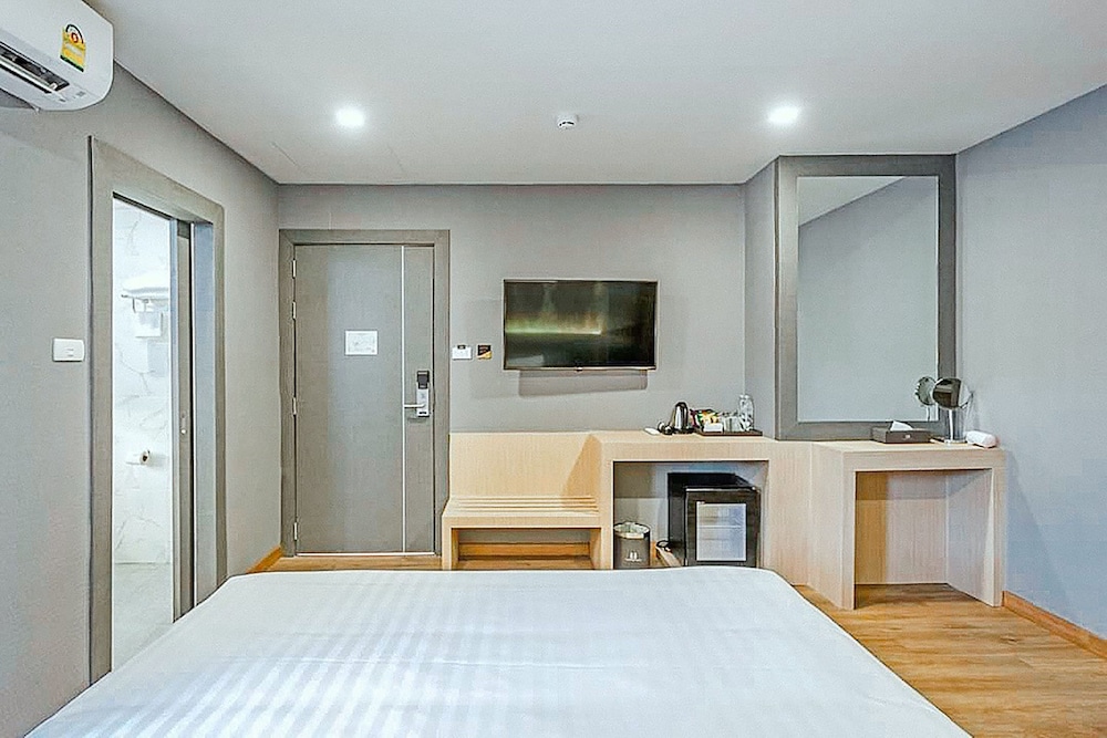 Superior Room, 1 Queen Bed photo 2