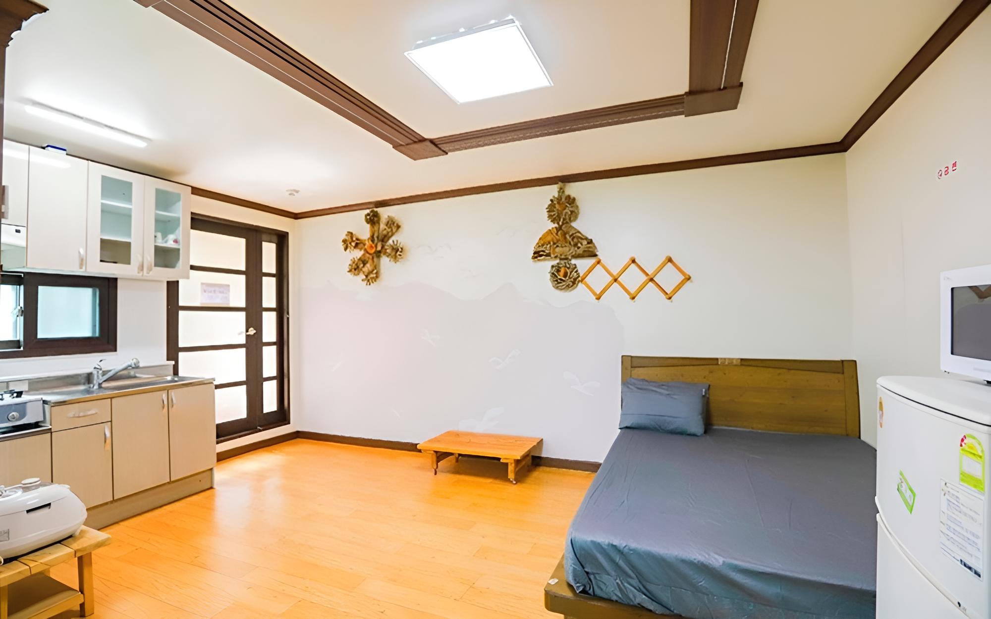 Room (Cosmos) photo 1
