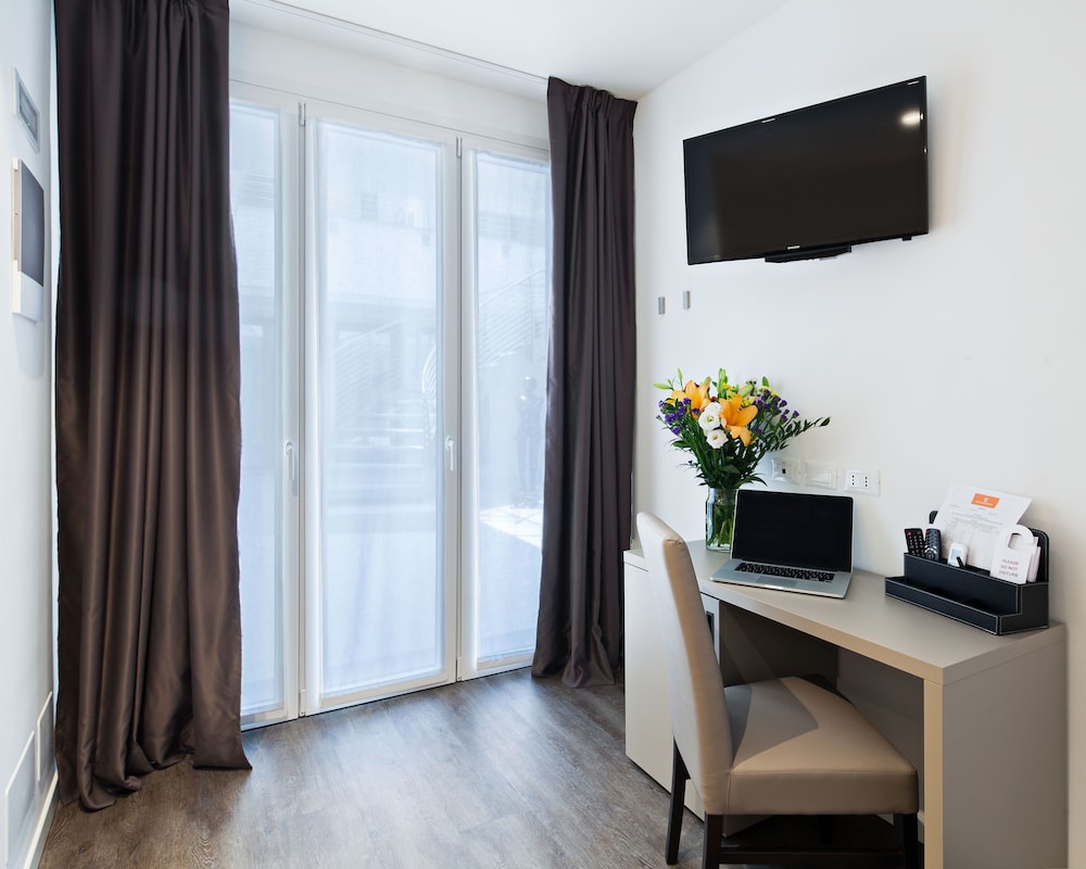 Double Room thumbnail 6
